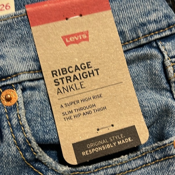 Levi’s Ribcage Straight Ankle Jeans - Picture 7 of 9